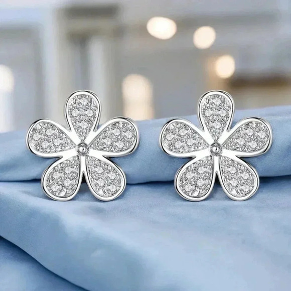 🆕️Minimalist S925 Sterling Silver Flower Zircon Stud Earrings Trendy & Dainty - Picture 1 of 10